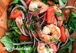 ensalada con camarones