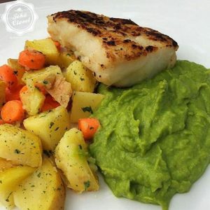 filete de corvina con esparragos